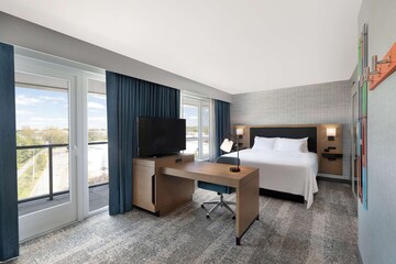 Hampton Inn & Suites Watertown Boston