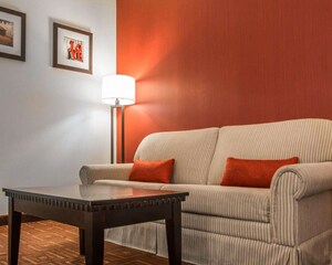 Quality Inn & Suites NJ State Capital Area