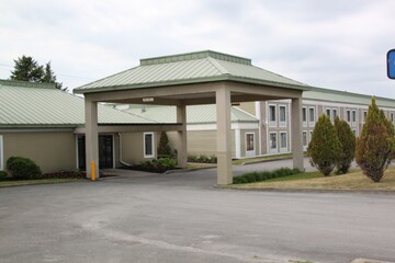 Clarion Inn & Suites – University Area