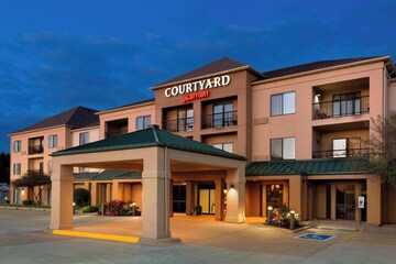 Courtyard Bloomington Normal